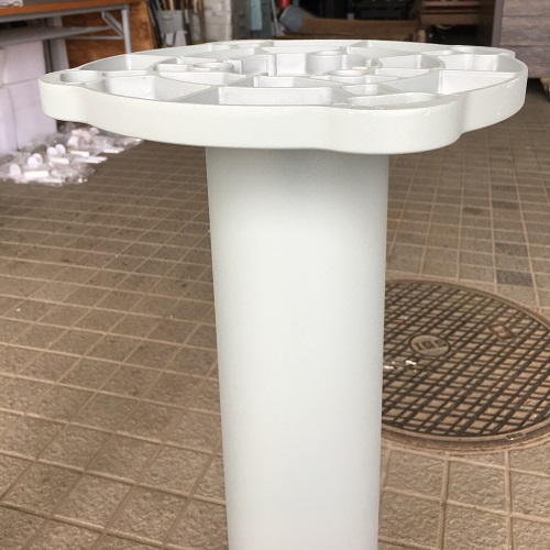 ③ネジ穴の位置を合わせる