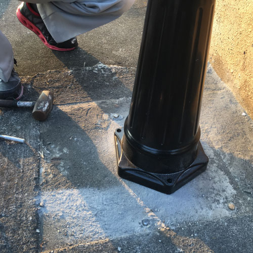 ②穴の位置を合わせる