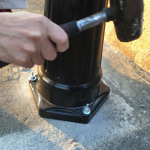 ⑤ビスを打ち込む