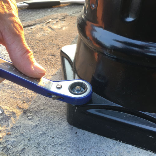 ⑥ビスを締めて固定